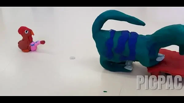 Pollo con polla se corre dentro del ano de un dinosaurio so hot