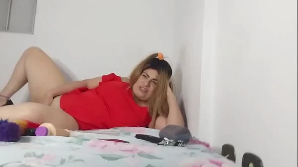 Vivi Guedez – A hot MILF who had sex with the tattoo artist in exchange for a tattoo. Besides giving him a great blowjob, the naughty girl ended up giving him her asshole to fuck.