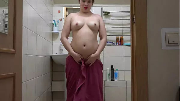 Anal masturbation with big bottles. MILF fucks her beautiful ass doggystyle and stretches her anus.