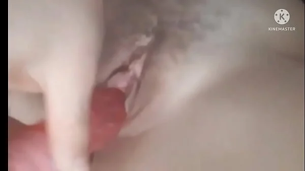 Mi Alice jugando con su dildo estimulando su ano y vagina